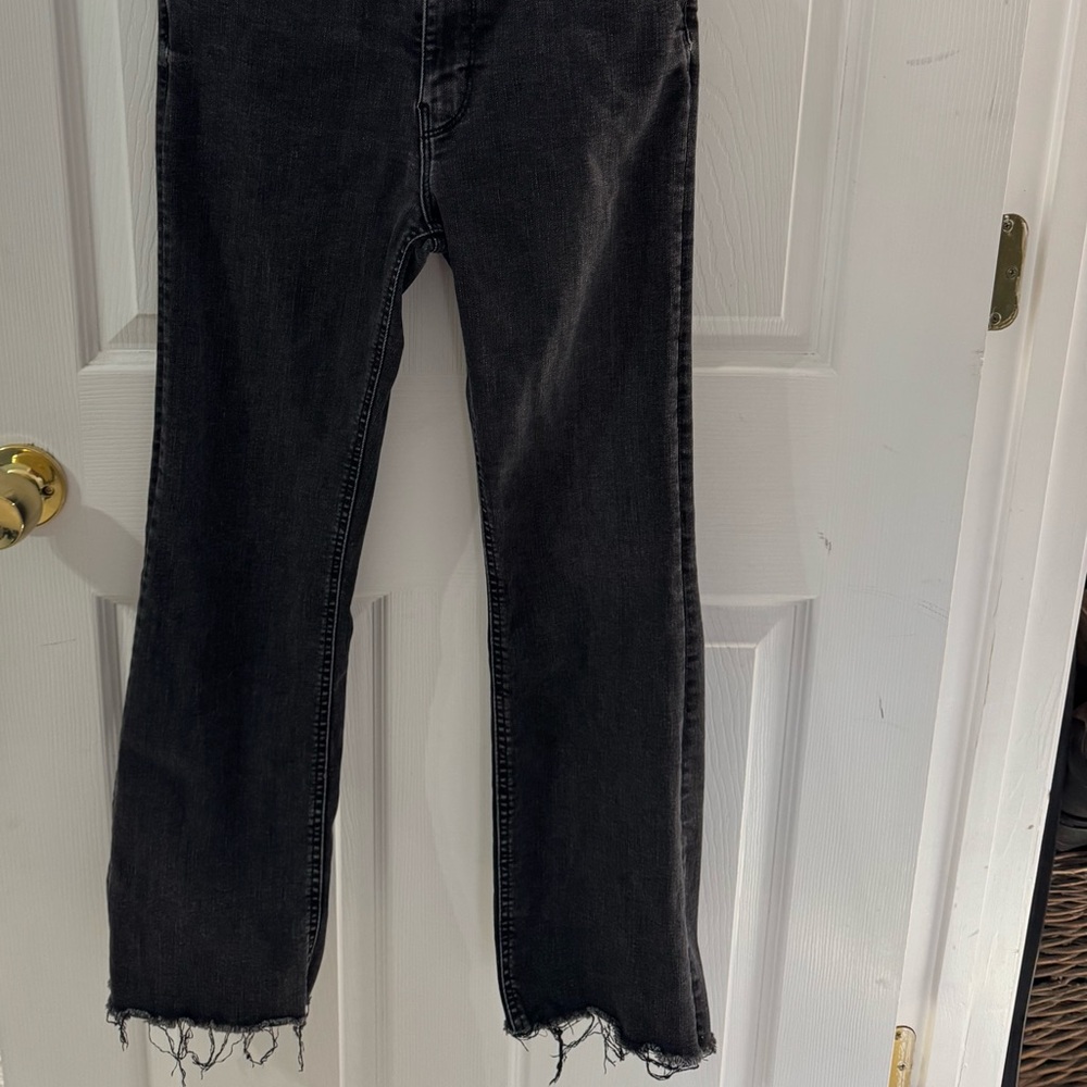 Zara High Waist Cropped Kick Flare Black Jeans Sz 8 Raw Hem 👖🖤 - Picture 3 of 8